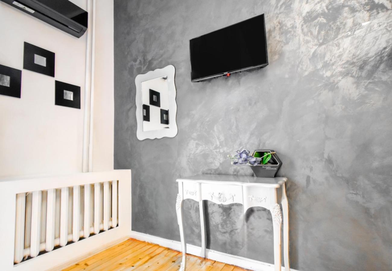 Dietro L Angolo, 2 Bath Apartment Sofia Exterior photo